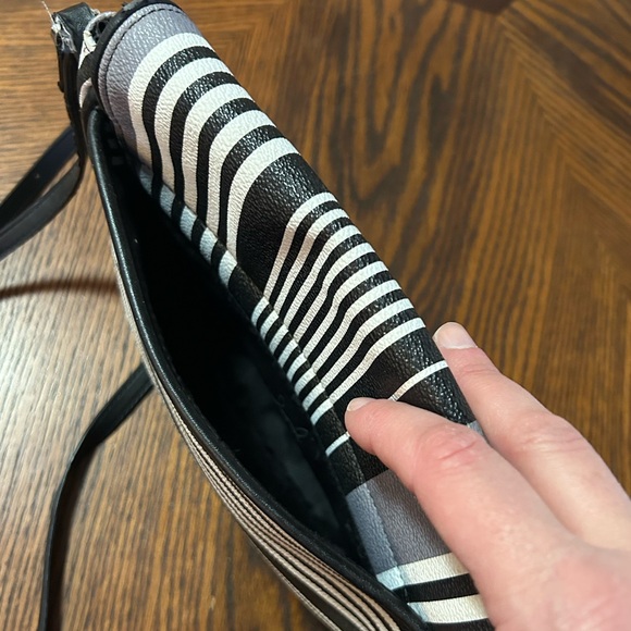 Vera Bradley Black & White Chic Striped Shoulder Bag - Picture 7 of 8